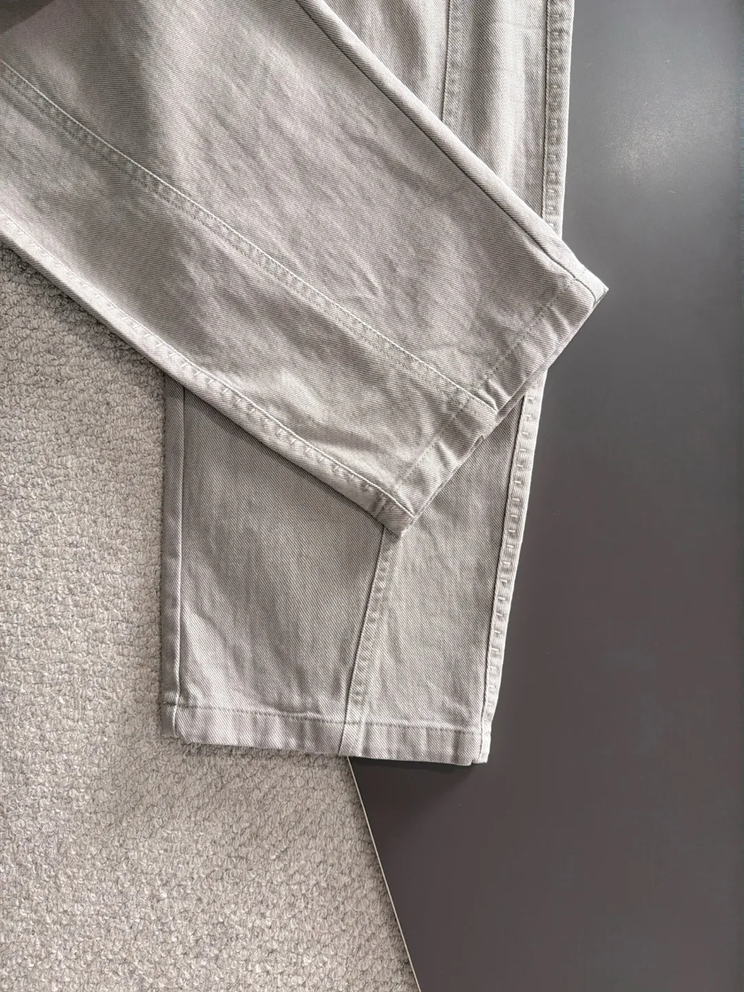 Next day shipment P195 Balenciaga High Quality 2026 Autumn and Winter New Arrival elastic band casual pants, counter-customized fabrics, Breathable, high comfort, impeccable details, brand element design concept, reflecting high quality. It feels delicate and soft! It presents a casual cut and the upper body shape is great! Sizes:S-3XL